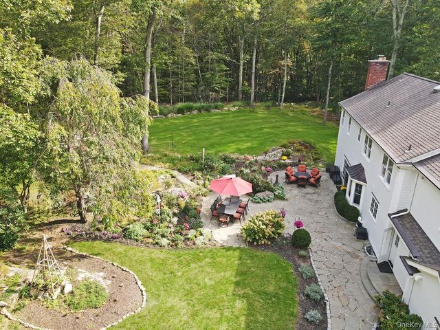 33 Peters Lane, Pound Ridge, NY 10576
