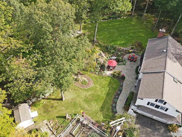 33 Peters Lane, Pound Ridge, NY 10576