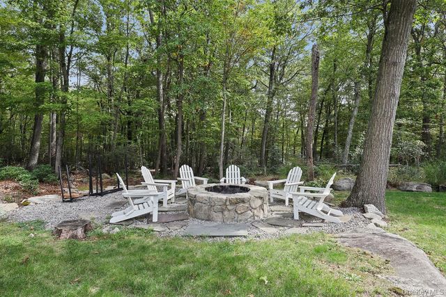 33 Peters Lane, Pound Ridge, NY 10576