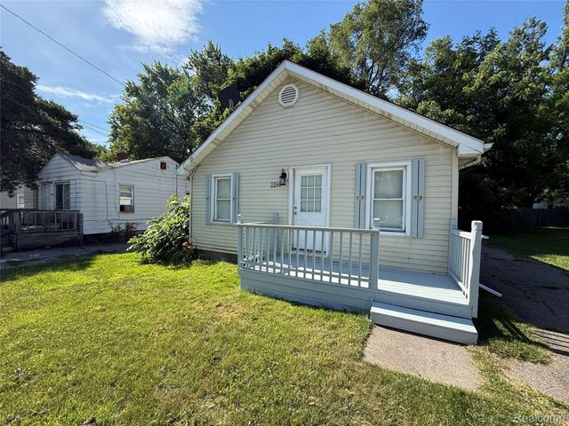 2194 E Bristol Road, Burton, MI 48529