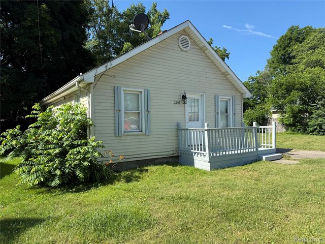 2194 E Bristol Road, Burton, MI 48529