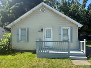 2194 E Bristol Road, Burton, MI 48529