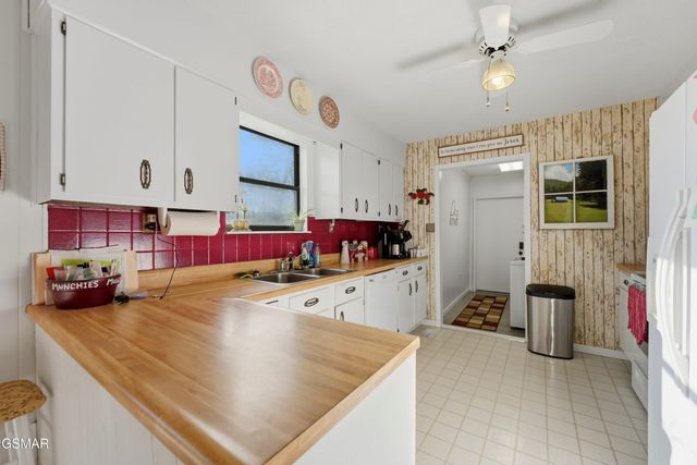 728 Schneider Lane, Sevierville, TN 37862