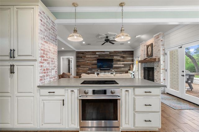 606 Winchester DR, Dripping Springs, TX 78620