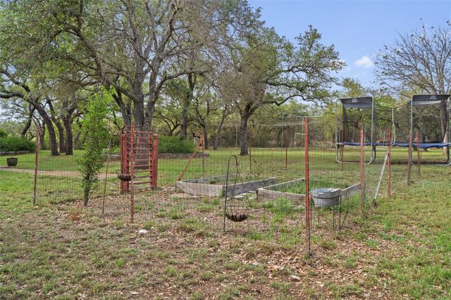 606 Winchester DR, Dripping Springs, TX 78620