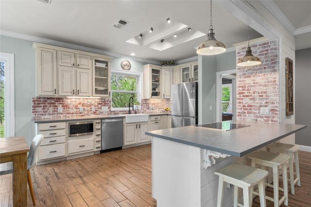 606 Winchester DR, Dripping Springs, TX 78620