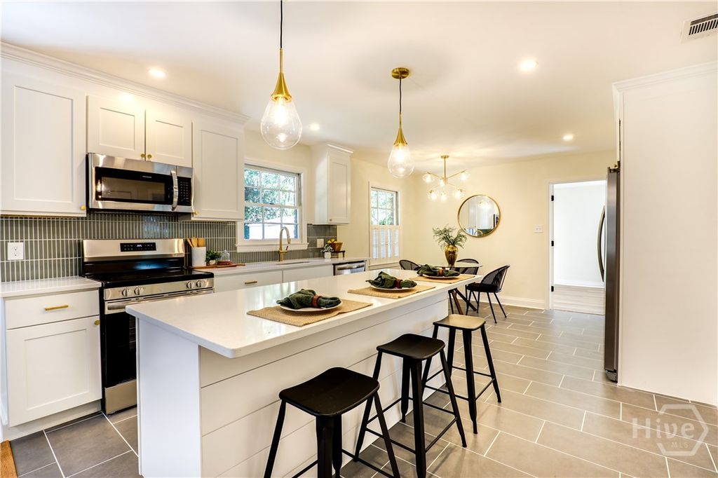 Image 15 of property listing at 106 E 57th Street, Savannah, GA 31405
