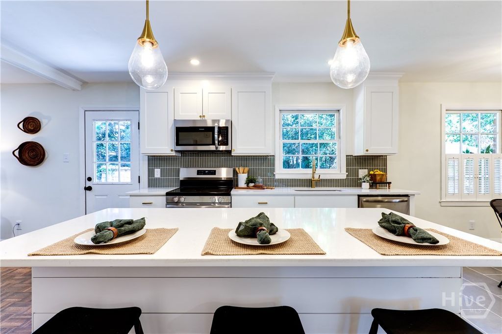 Image 20 of property listing at 106 E 57th Street, Savannah, GA 31405