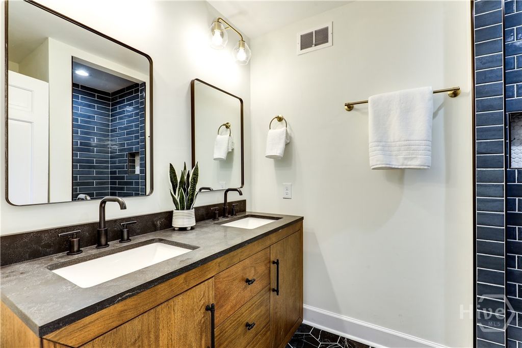 Image 26 of property listing at 106 E 57th Street, Savannah, GA 31405