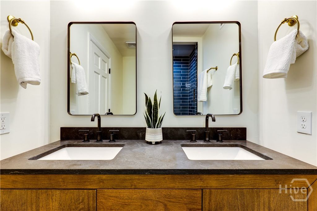 Image 29 of property listing at 106 E 57th Street, Savannah, GA 31405