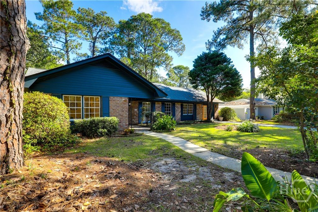 Image 3 of property listing at 106 E 57th Street, Savannah, GA 31405