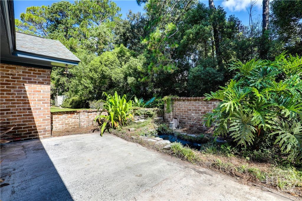 Image 40 of property listing at 106 E 57th Street, Savannah, GA 31405