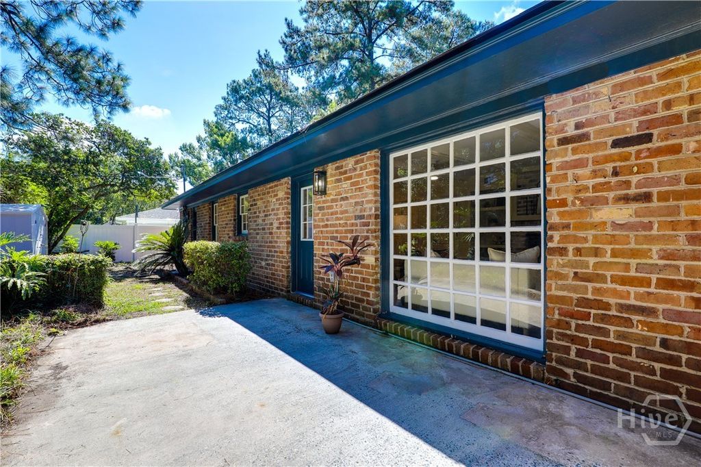 Image 41 of property listing at 106 E 57th Street, Savannah, GA 31405