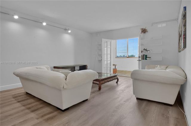 5005 Collins Ave 402, Miami Beach, FL 33140