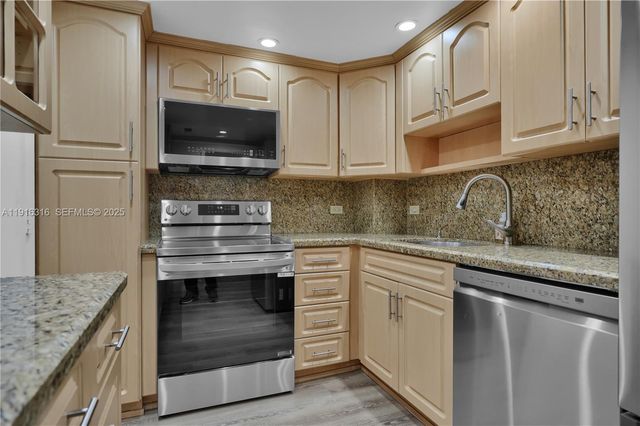 5005 Collins Ave 402, Miami Beach, FL 33140