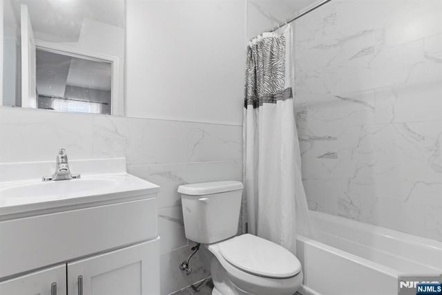 944 Flora Street, Elizabeth, NJ 07201