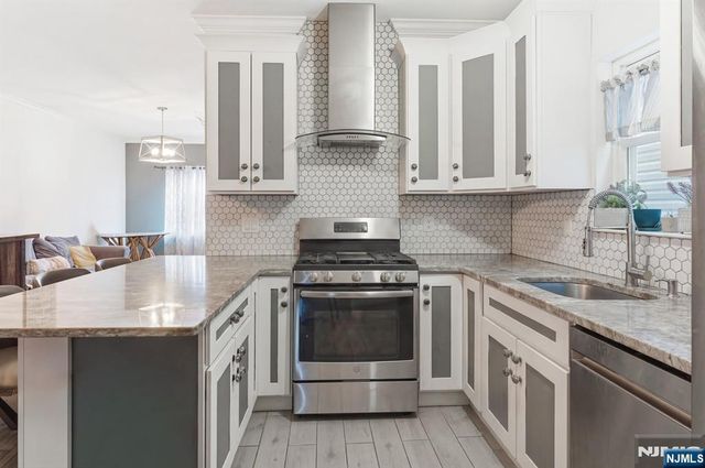 944 Flora Street, Elizabeth, NJ 07201