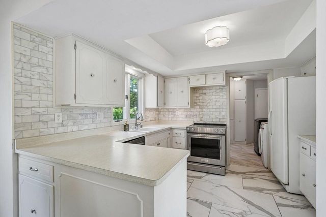 2135 Michelle DRIVE, Brookfield, WI 53045