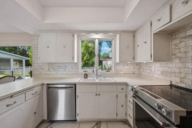 2135 Michelle DRIVE, Brookfield, WI 53045