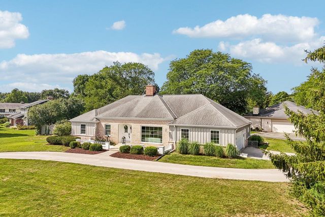 2135 Michelle DRIVE, Brookfield, WI 53045