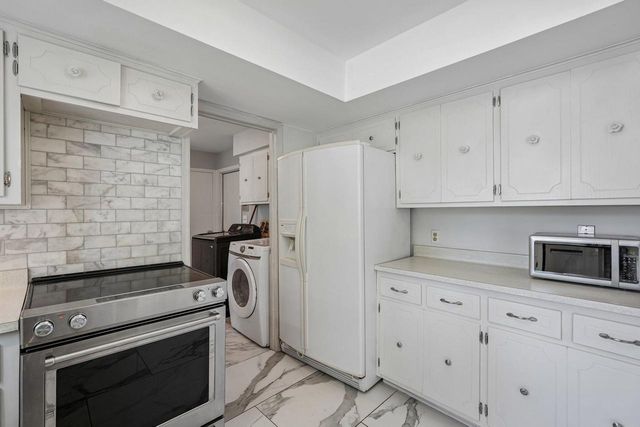 2135 Michelle DRIVE, Brookfield, WI 53045