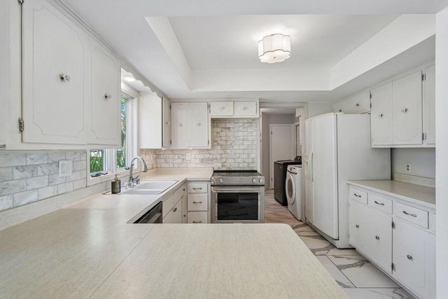 2135 Michelle DRIVE, Brookfield, WI 53045