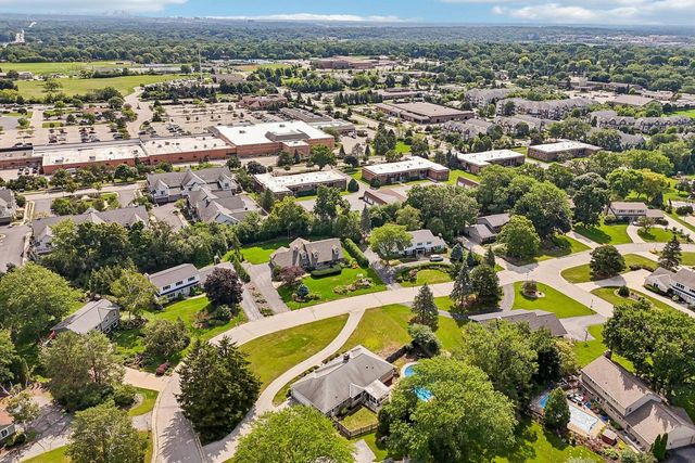 2135 Michelle DRIVE, Brookfield, WI 53045