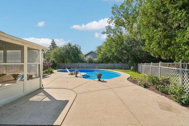 2135 Michelle DRIVE, Brookfield, WI 53045