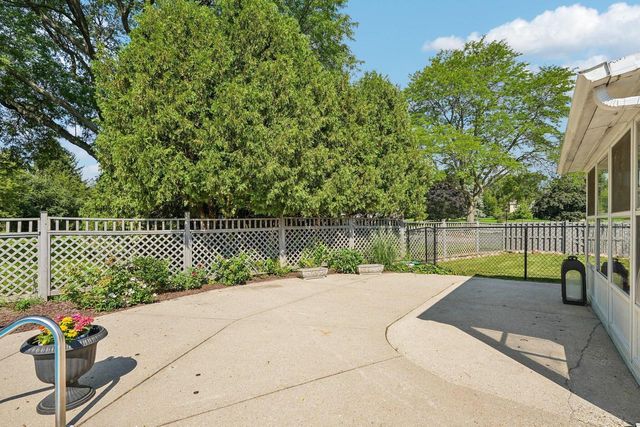 2135 Michelle DRIVE, Brookfield, WI 53045