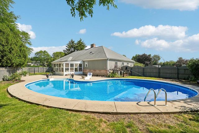 2135 Michelle DRIVE, Brookfield, WI 53045
