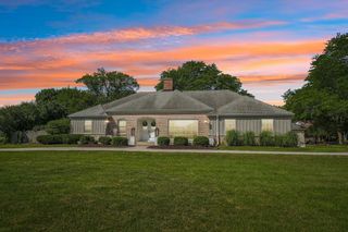 2135 Michelle DRIVE, Brookfield, WI 53045