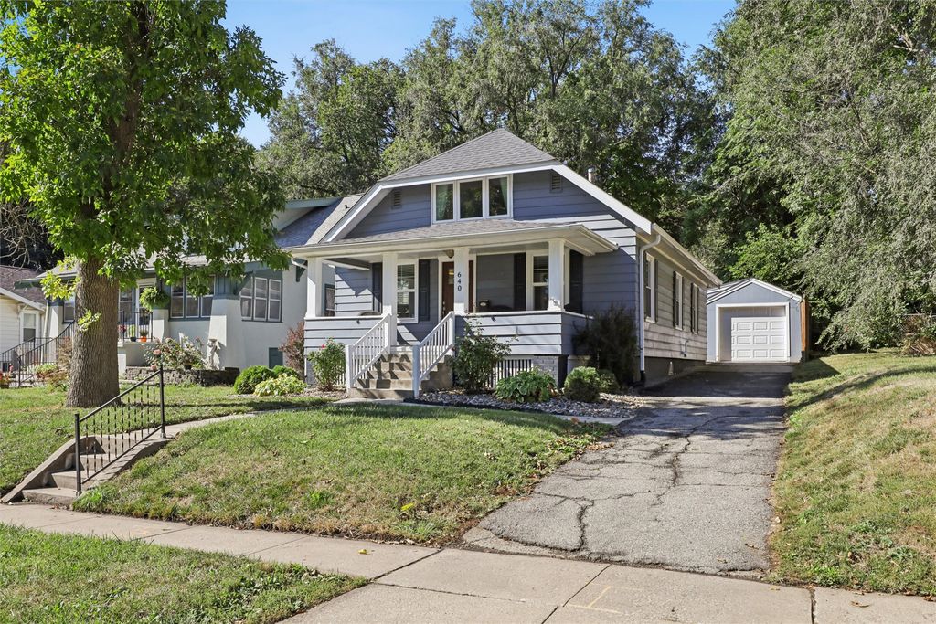 640 4th Street, West Des Moines, IA 50265