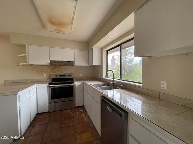 17288 E LAKEVIEW Court, Mayer, AZ 86333