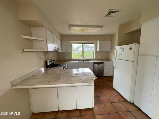 17288 E LAKEVIEW Court, Mayer, AZ 86333