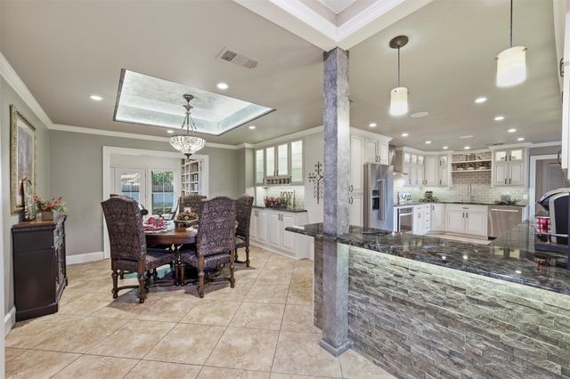 2000 Lakehill Court, Arlington, TX 76012