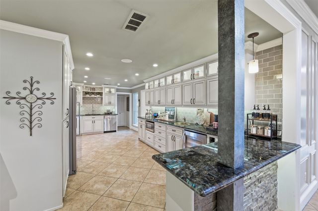 2000 Lakehill Court, Arlington, TX 76012