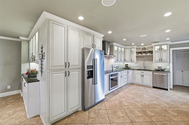 2000 Lakehill Court, Arlington, TX 76012