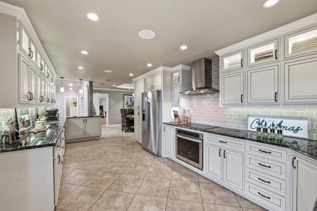 2000 Lakehill Court, Arlington, TX 76012