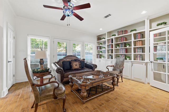 2000 Lakehill Court, Arlington, TX 76012