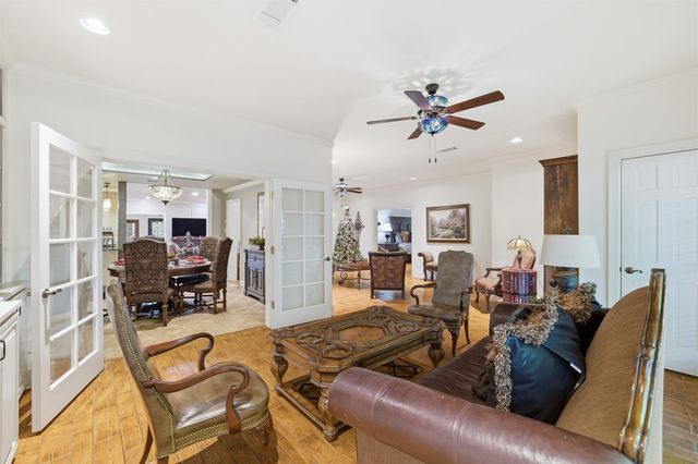 2000 Lakehill Court, Arlington, TX 76012