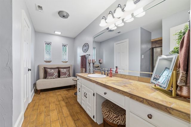 2000 Lakehill Court, Arlington, TX 76012