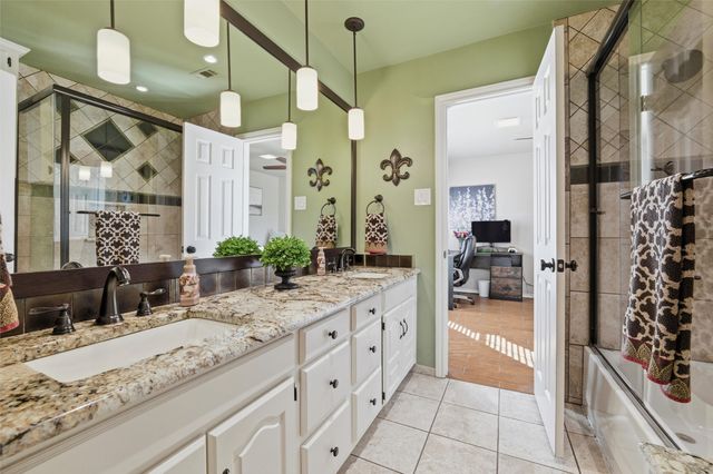 2000 Lakehill Court, Arlington, TX 76012