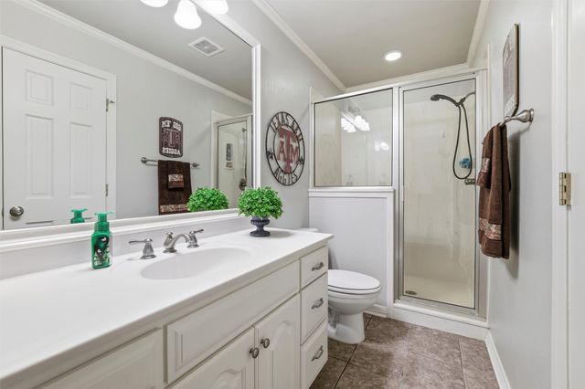 2000 Lakehill Court, Arlington, TX 76012