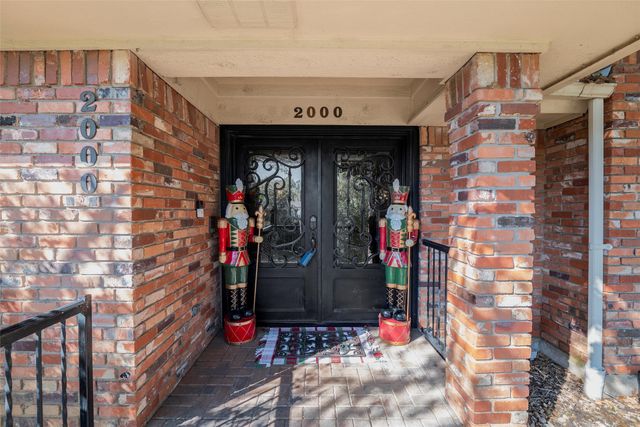 2000 Lakehill Court, Arlington, TX 76012