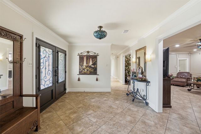 2000 Lakehill Court, Arlington, TX 76012