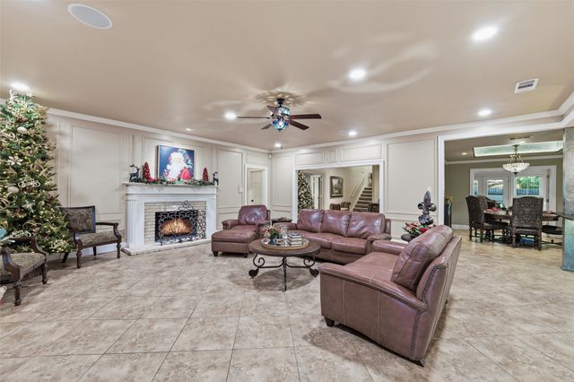 2000 Lakehill Court, Arlington, TX 76012