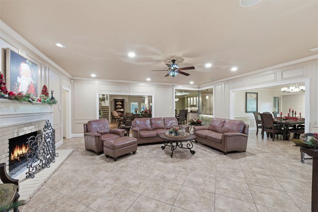 2000 Lakehill Court, Arlington, TX 76012