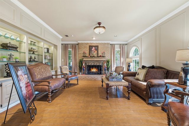 2000 Lakehill Court, Arlington, TX 76012