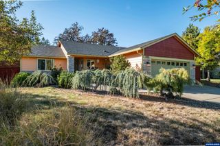 1990 37th Cir, Sweet Home, OR 97386