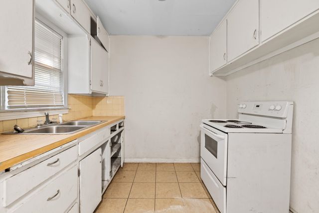 1130 S Hydraulic, Wichita, KS 67211